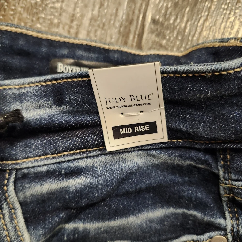 Judy Blue Boyfriend Fit Distressed Jeans – Size 13/31 (Fits as Plus Size 15) NEW
